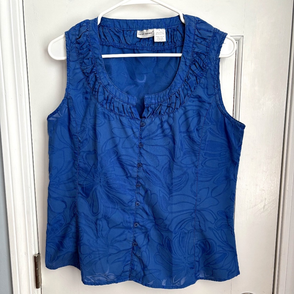Perfect for summer sleeveless blouse! Size L